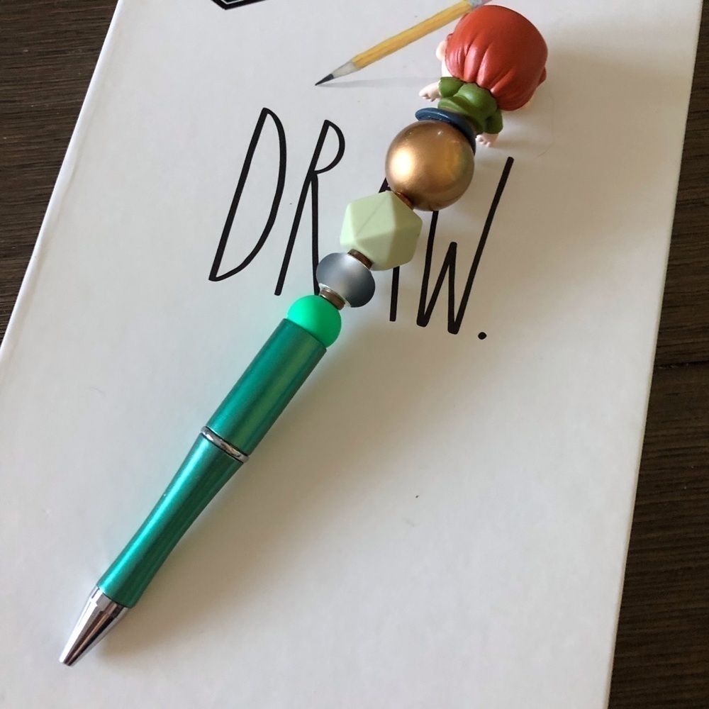 Disney Doorables: The Hunchback of Notre Dame: Quasimodo handmade beaded pen - Picture 3 of 3